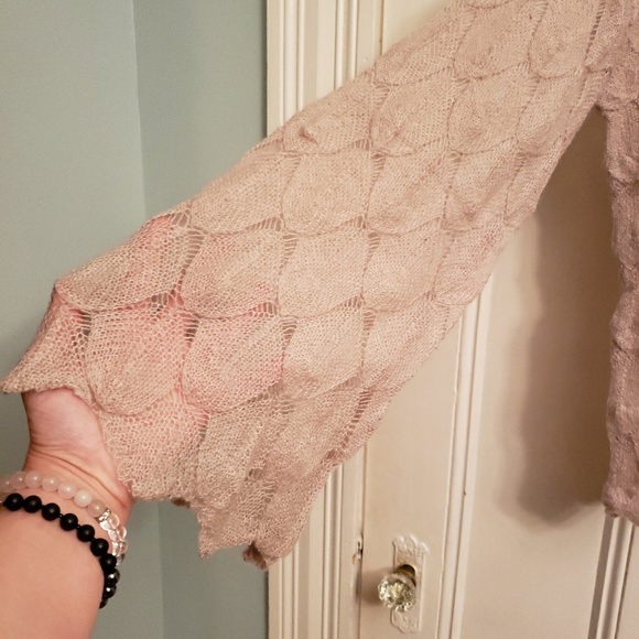 💛🐝SALE💛🐝 Delicate Scalloped Sweater💛TYGIGI💛 - Picture 7 of 8